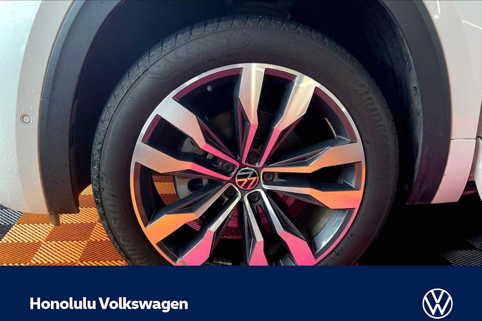 Thumbnail: 2022 Volkswagen Atlas - 8