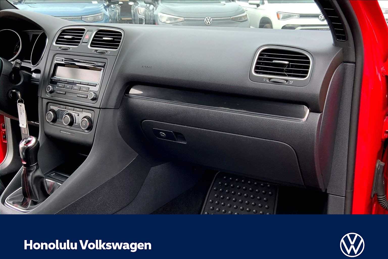 Thumbnail: 2011 Volkswagen Golf - 22