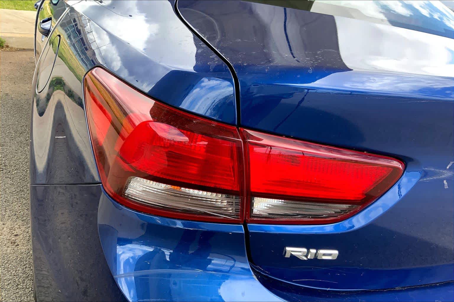 Thumbnail: 2020 Kia Rio - 32