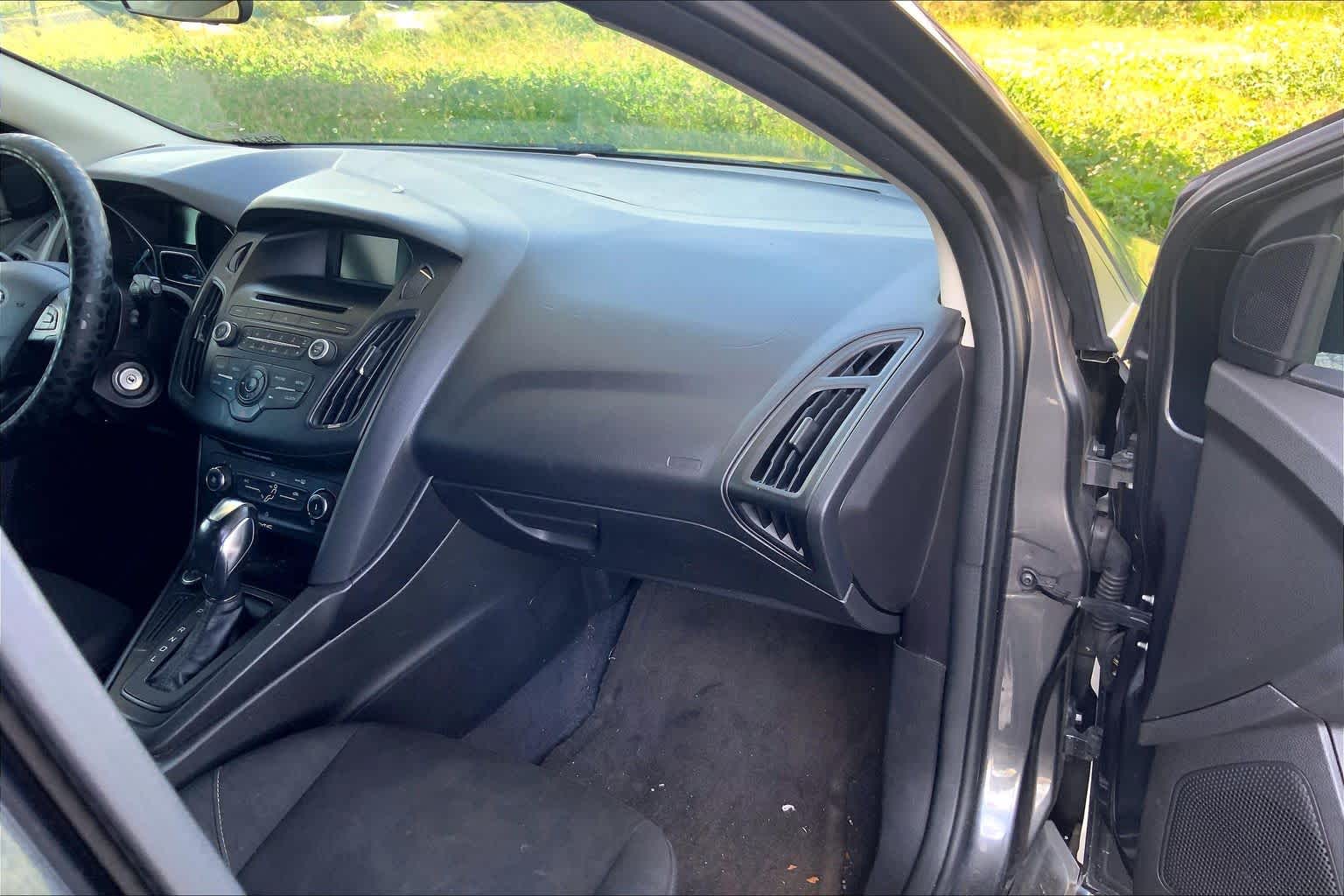 Thumbnail: 2016 Ford Focus - 22