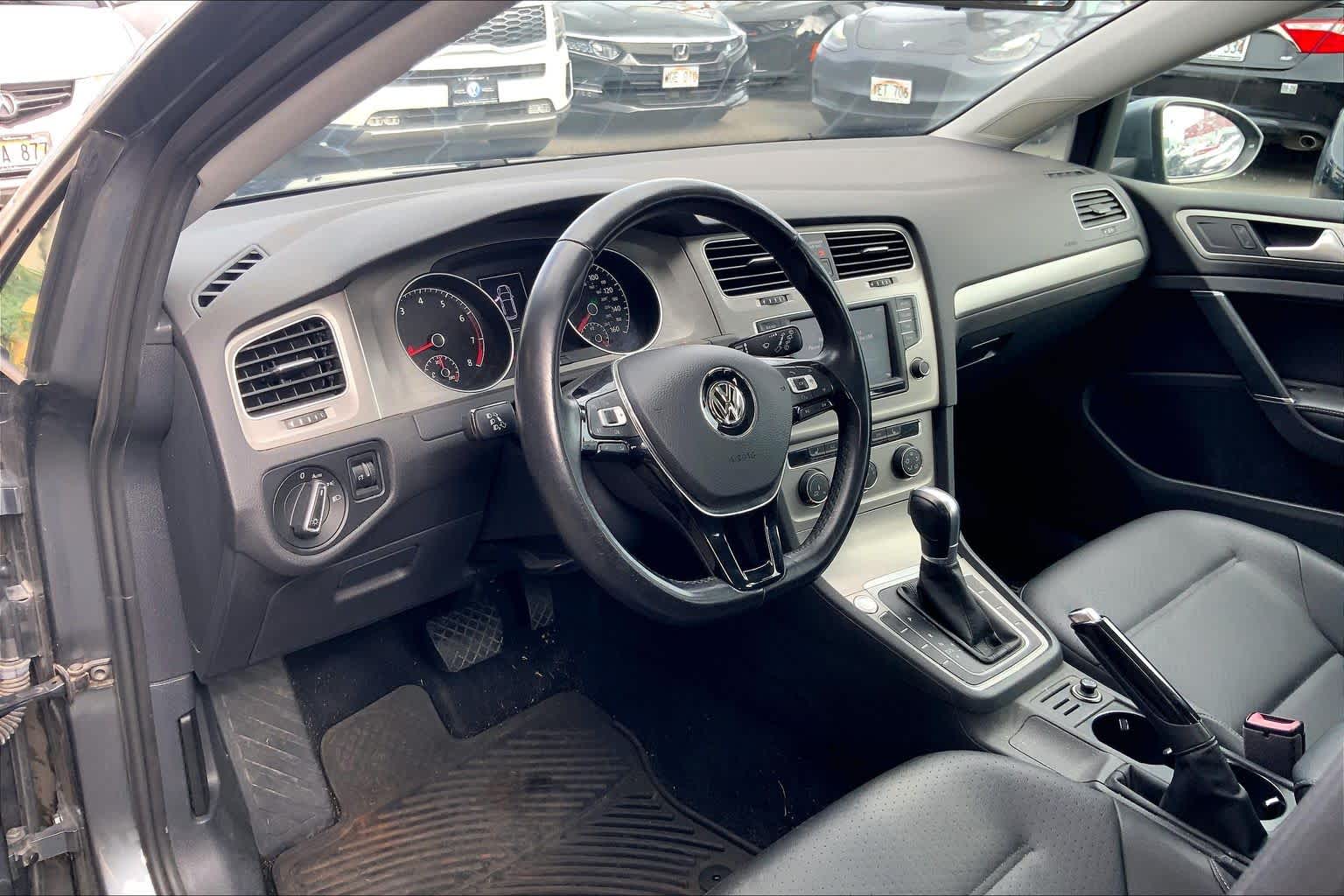 3VW217AU5HM011548