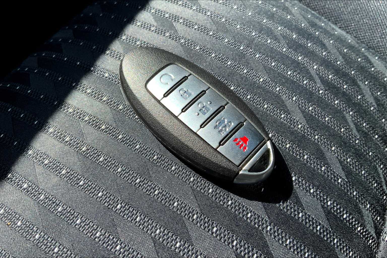 Thumbnail: 2016 Nissan Altima - 18