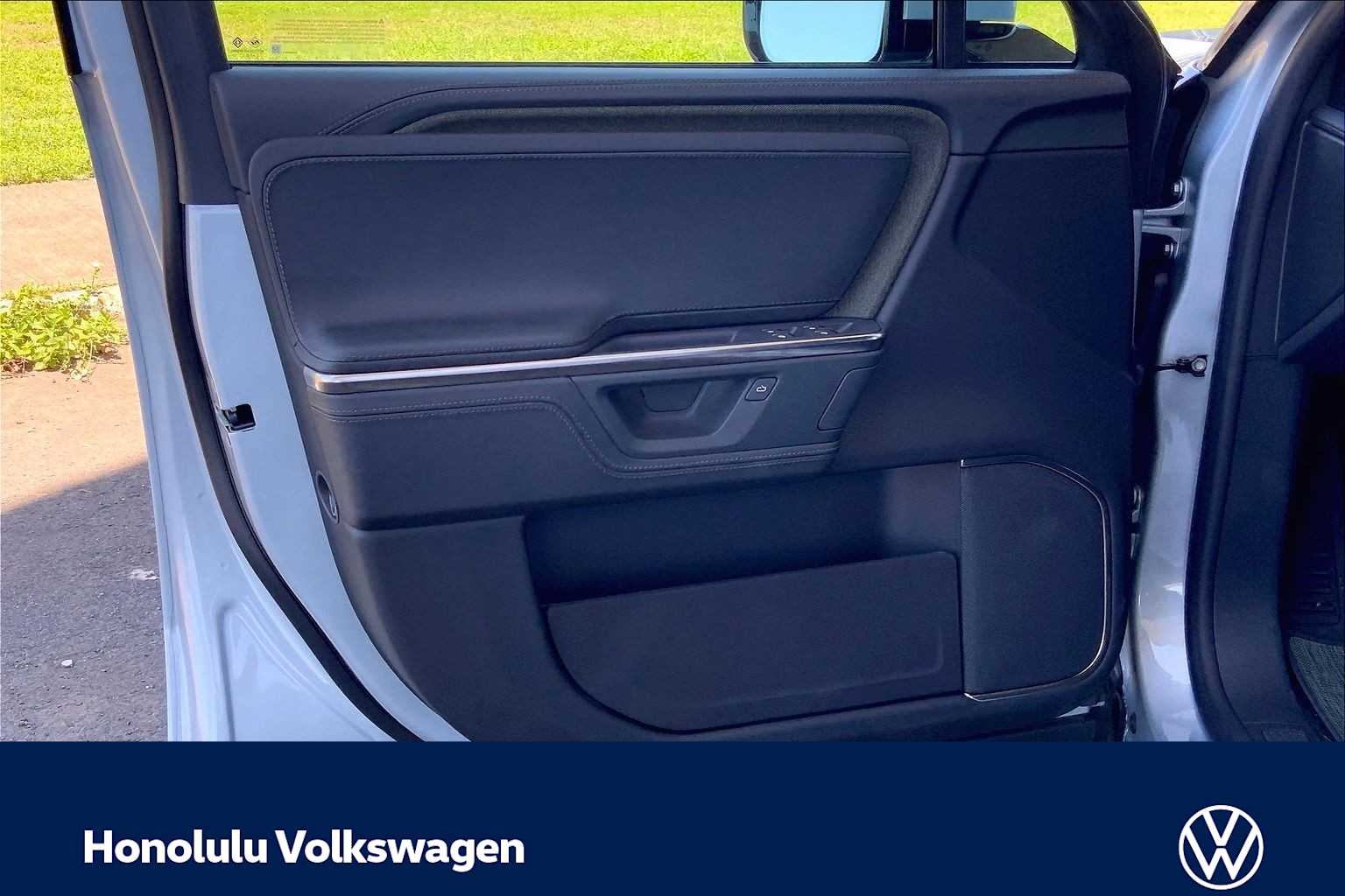 Thumbnail: 2026 Rivian R1T - 27