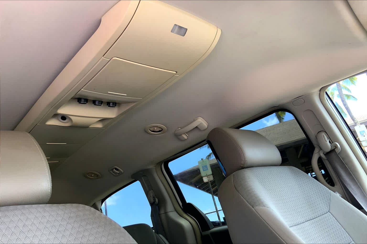 Thumbnail: 2009 Chrysler Town & Country - 30