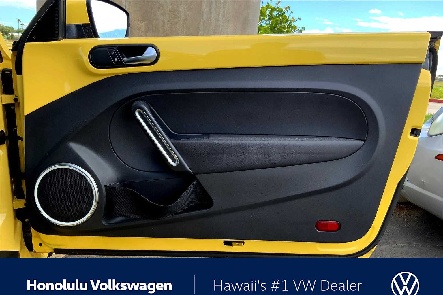 Thumbnail: 2013 Volkswagen Beetle - 25