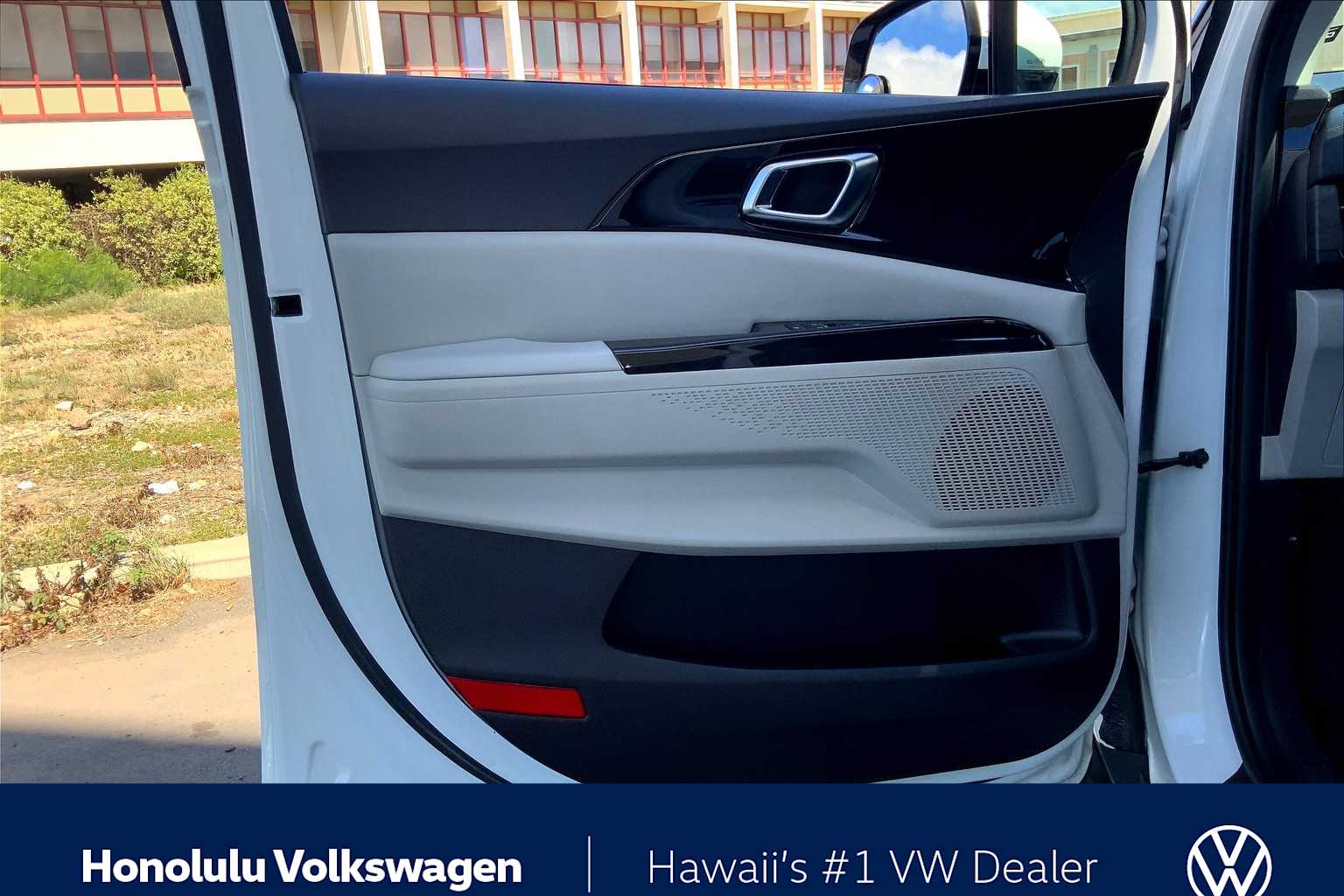 Thumbnail: 2022 Kia Carnival - 26