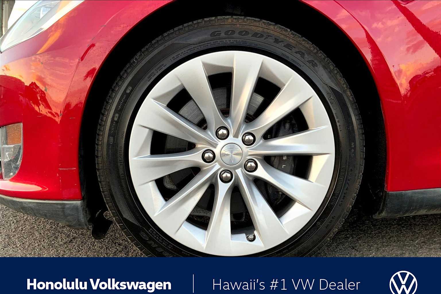 Thumbnail: 2014 Tesla Model S - 8