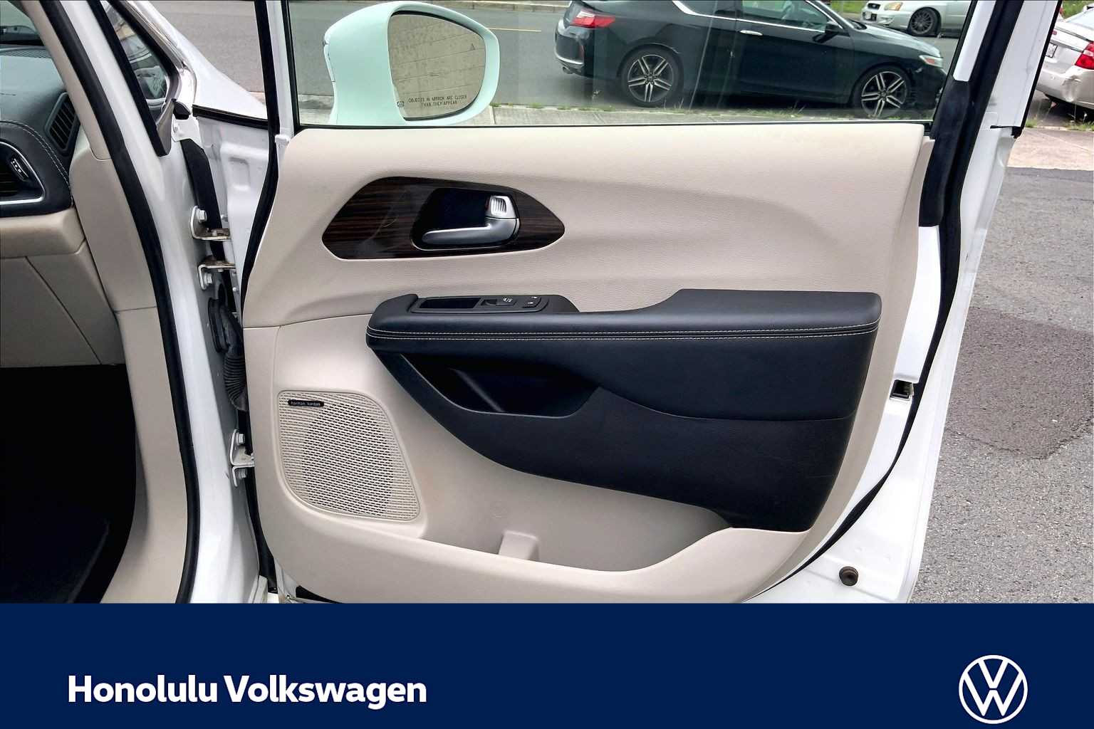 Thumbnail: 2022 Chrysler Pacifica - 27