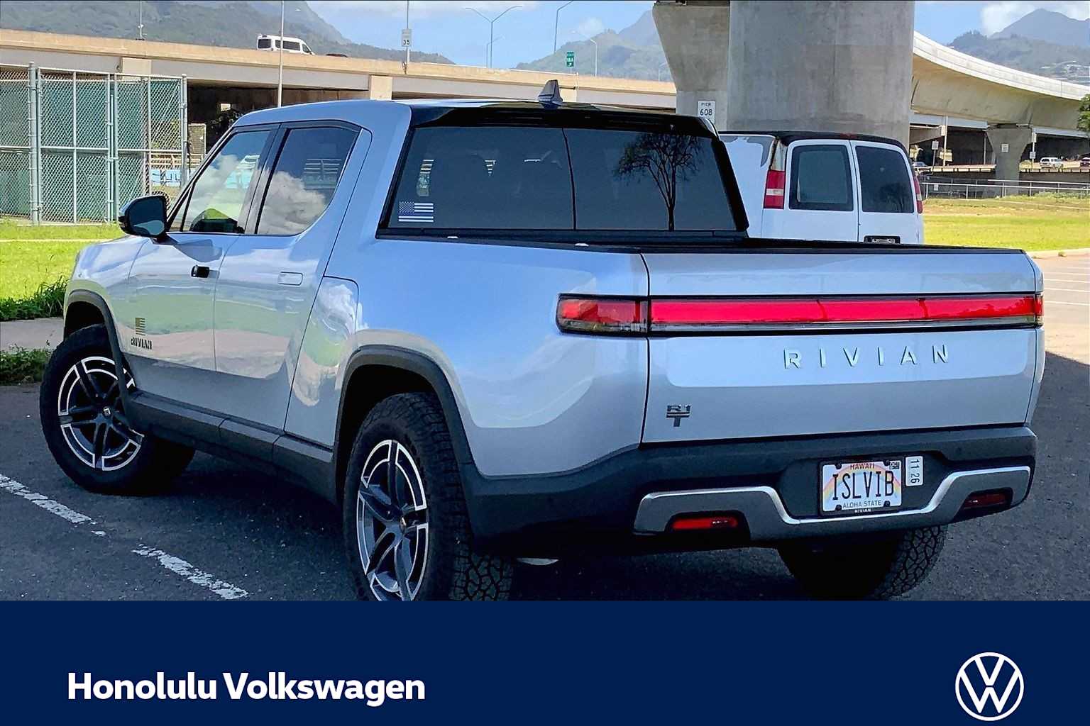 Thumbnail: 2026 Rivian R1T - 4