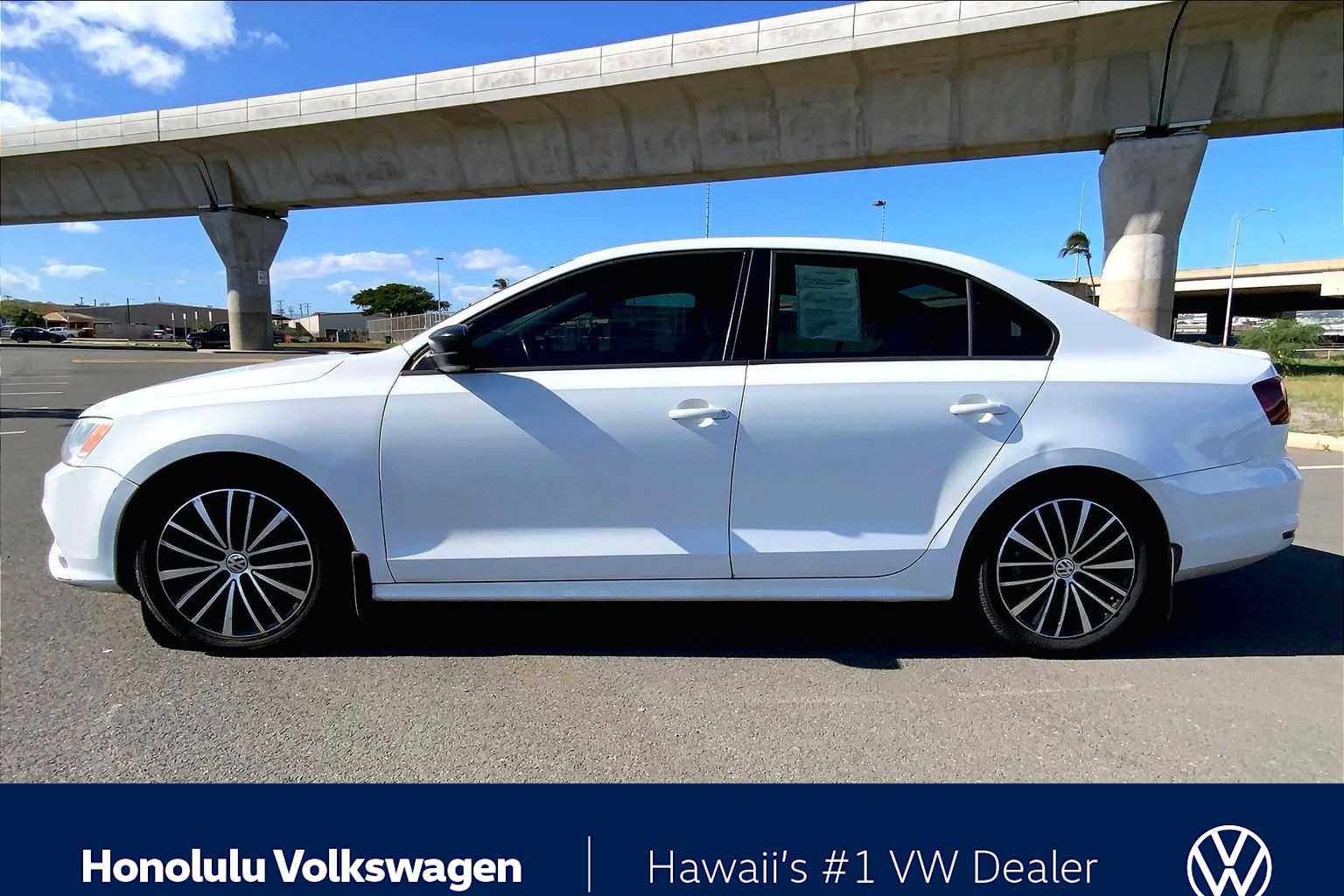 2016 Volkswagen Jetta 1.8T Sport photo 3