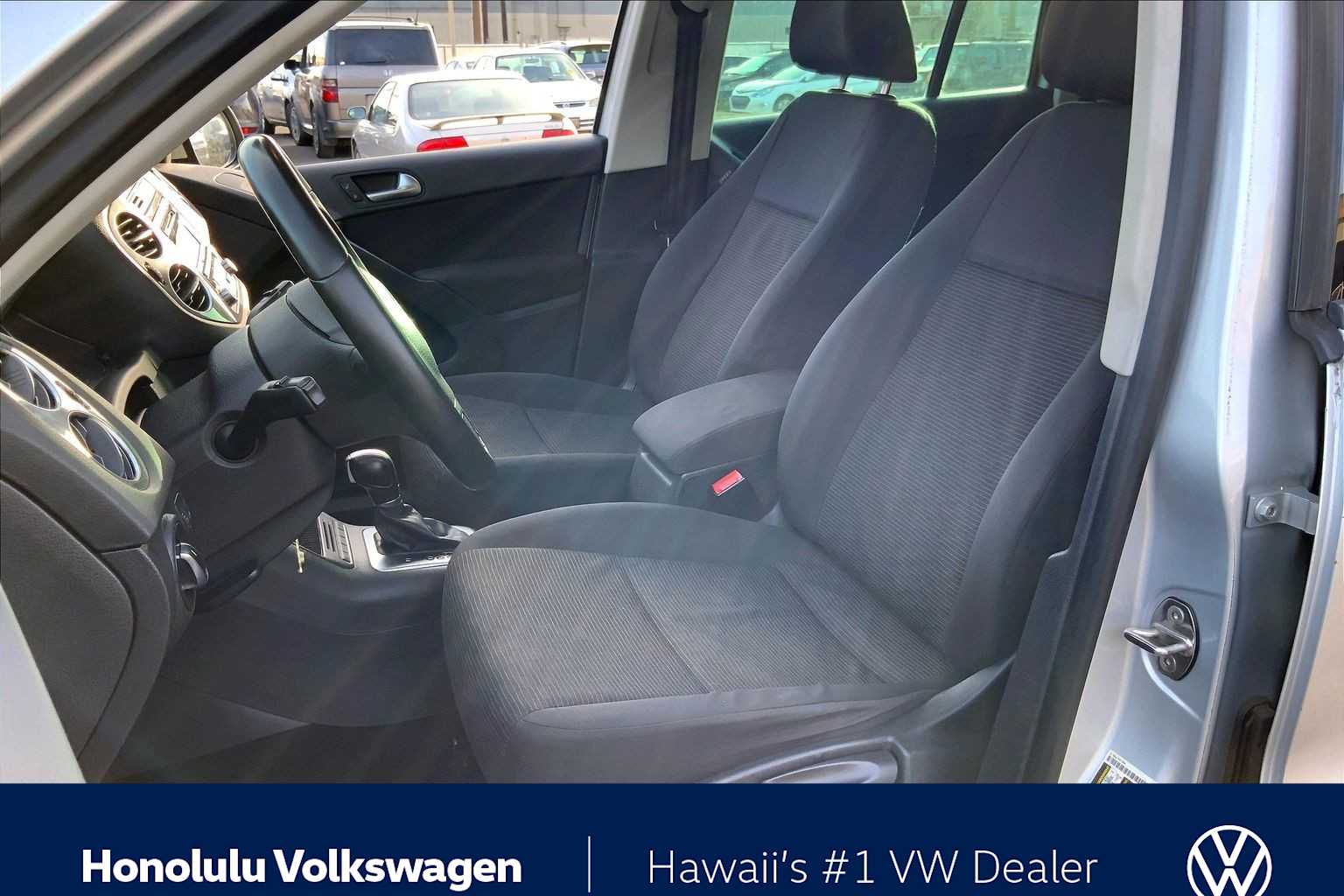 Thumbnail: 2013 Volkswagen Tiguan - 10