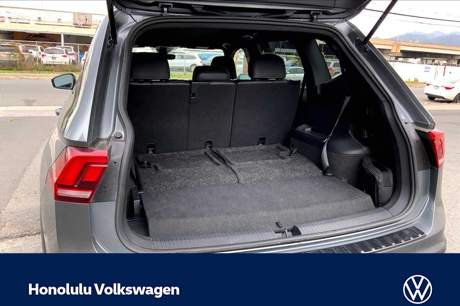 Thumbnail: 2023 Volkswagen Tiguan - 17