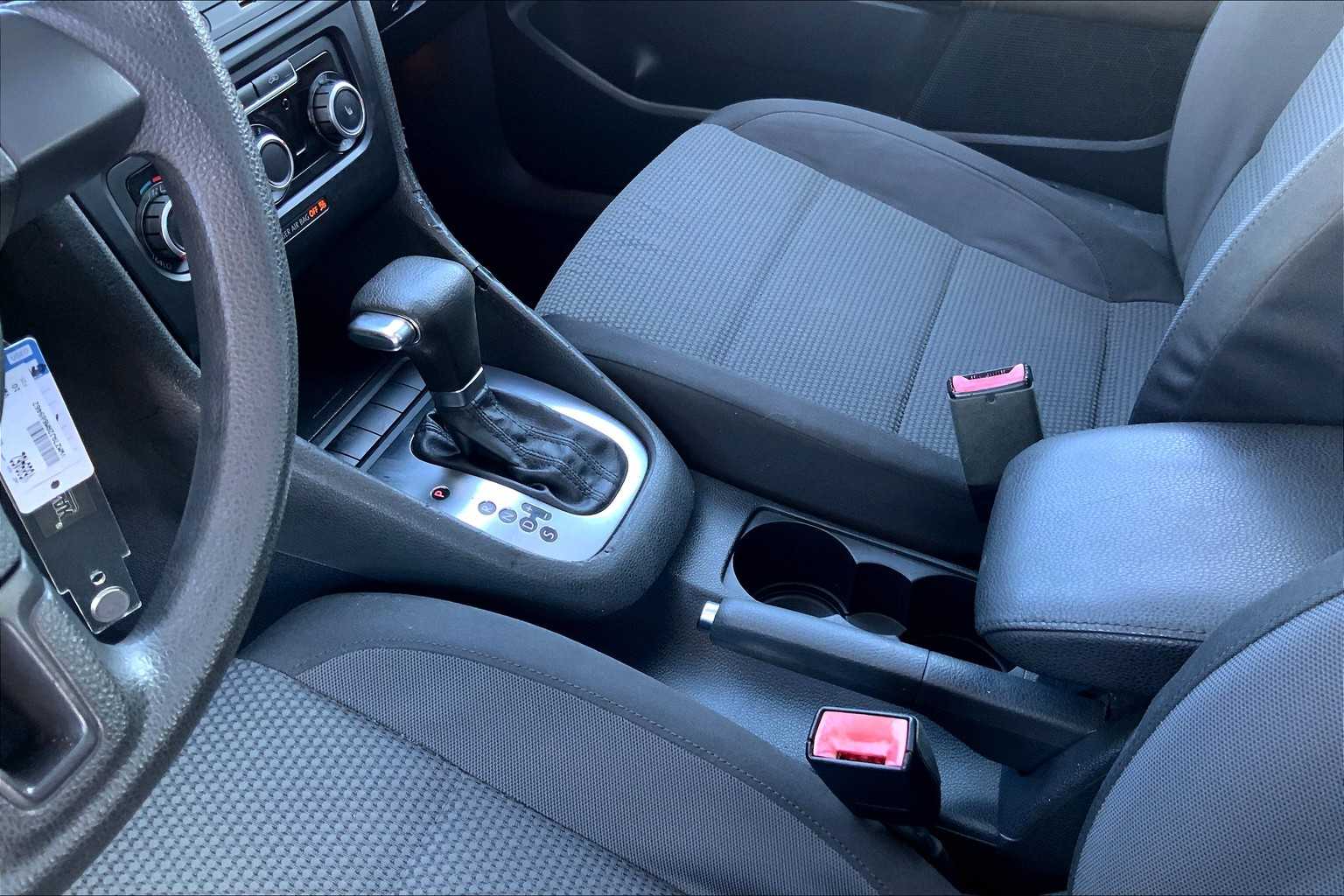 Thumbnail: 2010 Volkswagen Jetta - 15