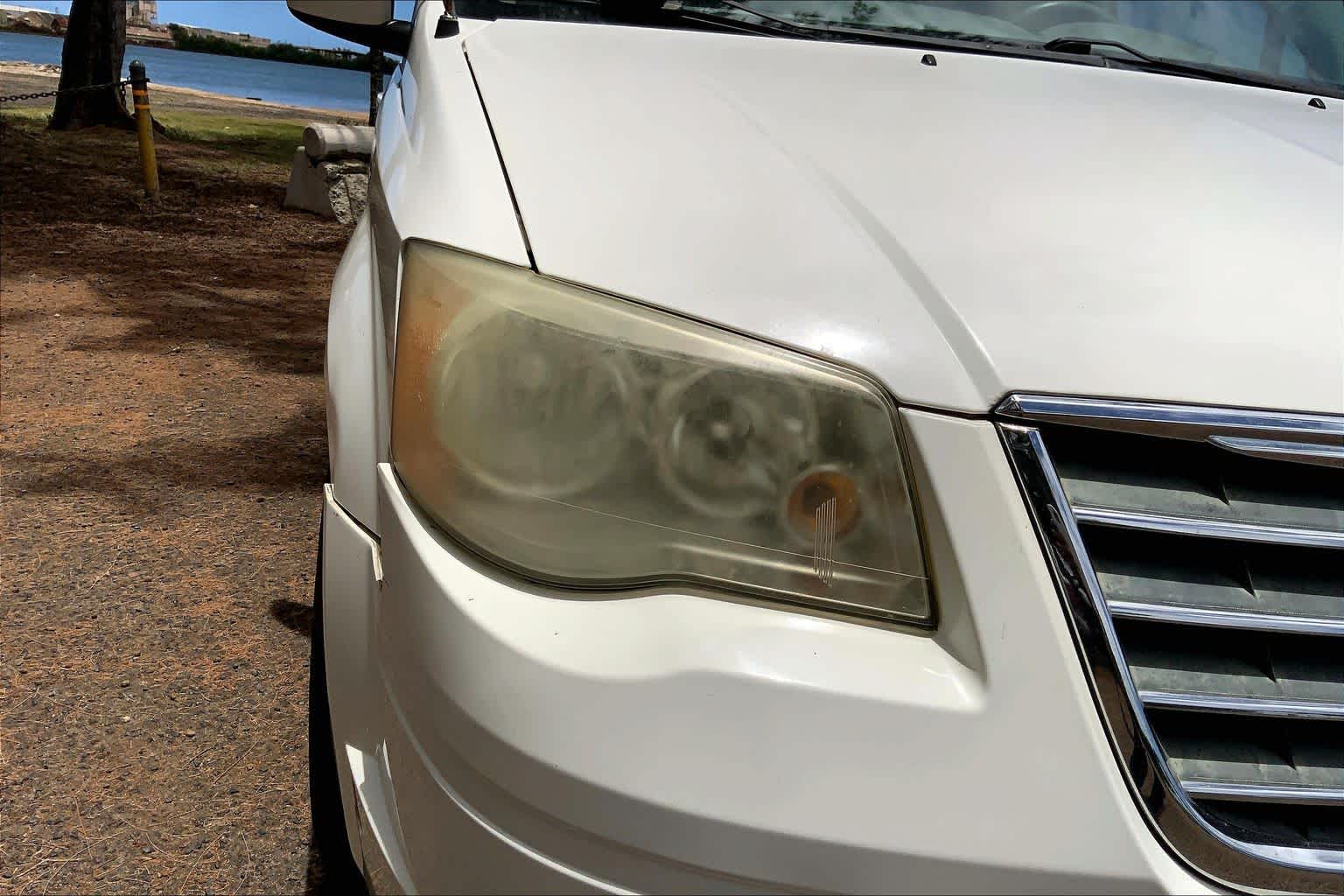 Thumbnail: 2009 Chrysler Town & Country - 31