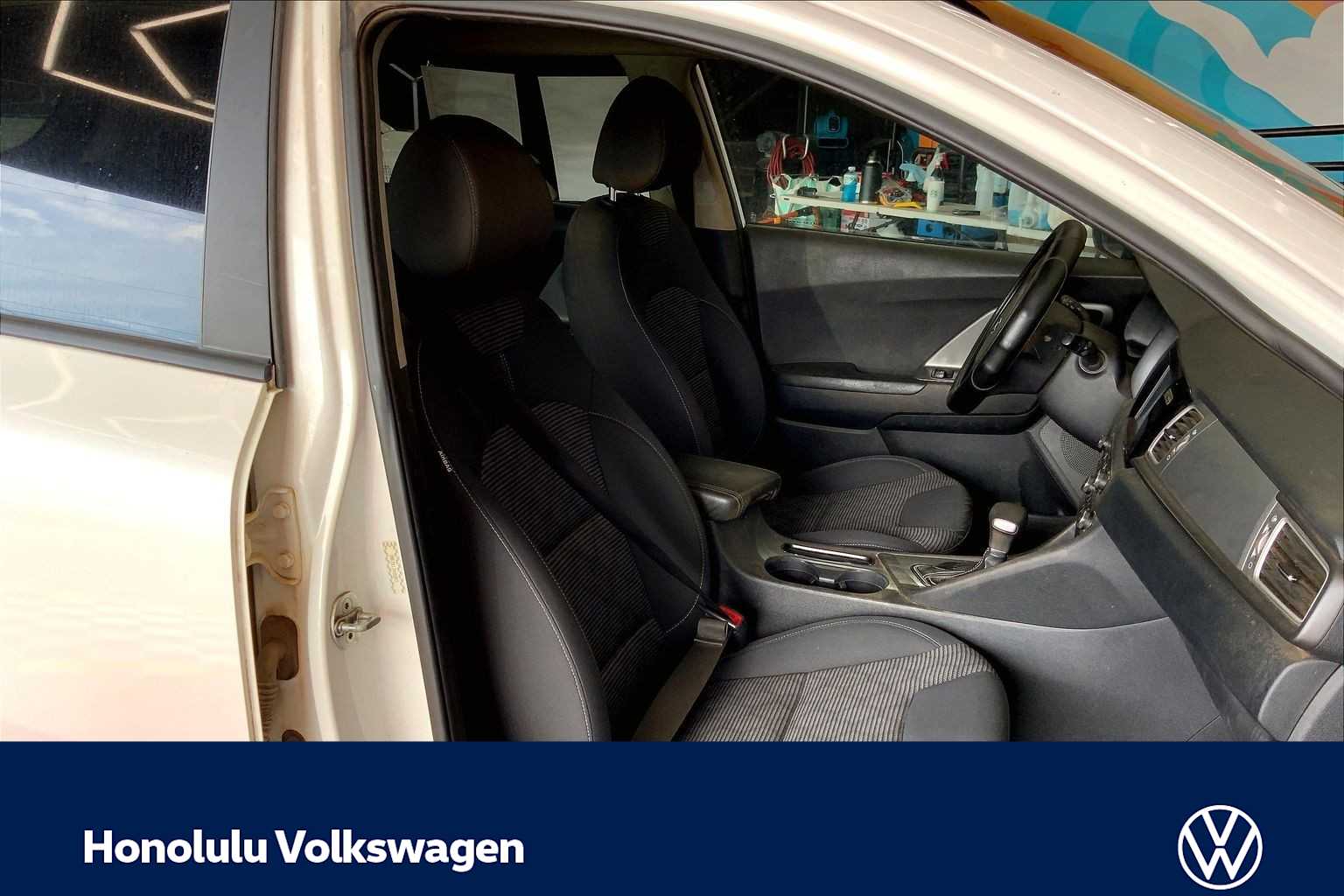 Thumbnail: 2017 Kia Niro - 12