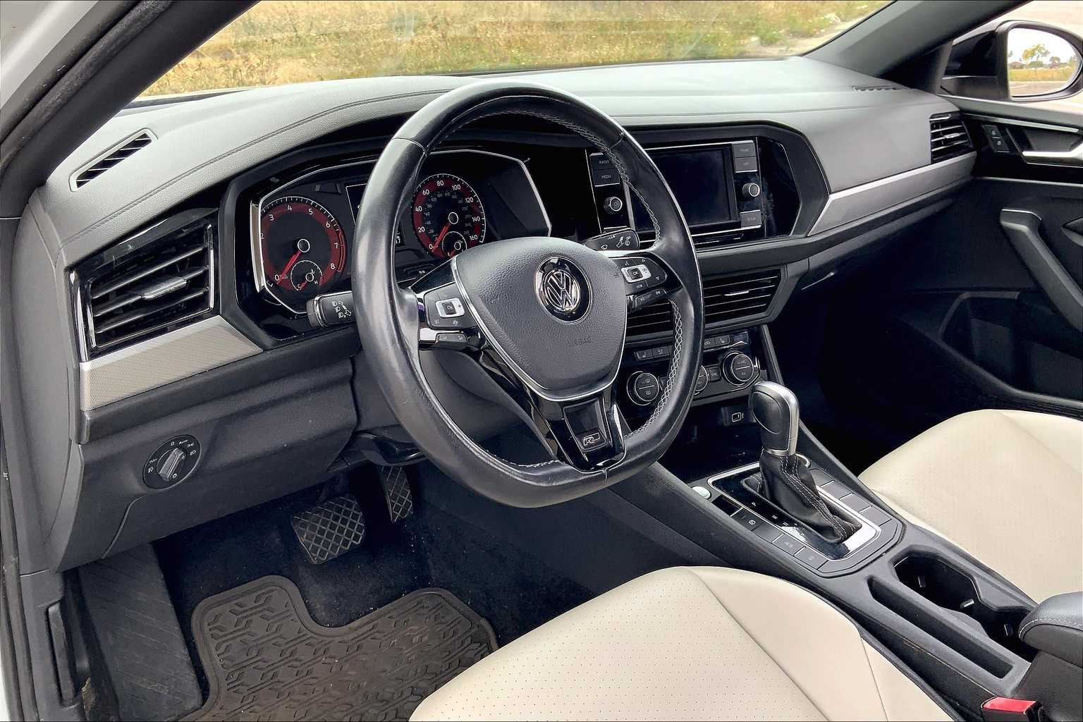 Used 2019 Volkswagen Jetta R-Line with VIN 3VWC57BU4KM042711 for sale in Honolulu, HI