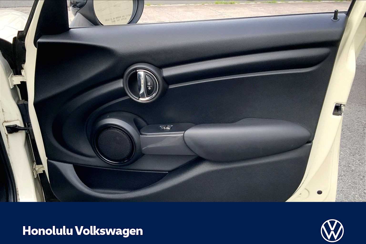 Thumbnail: 2017 MINI Cooper Hardtop - 26