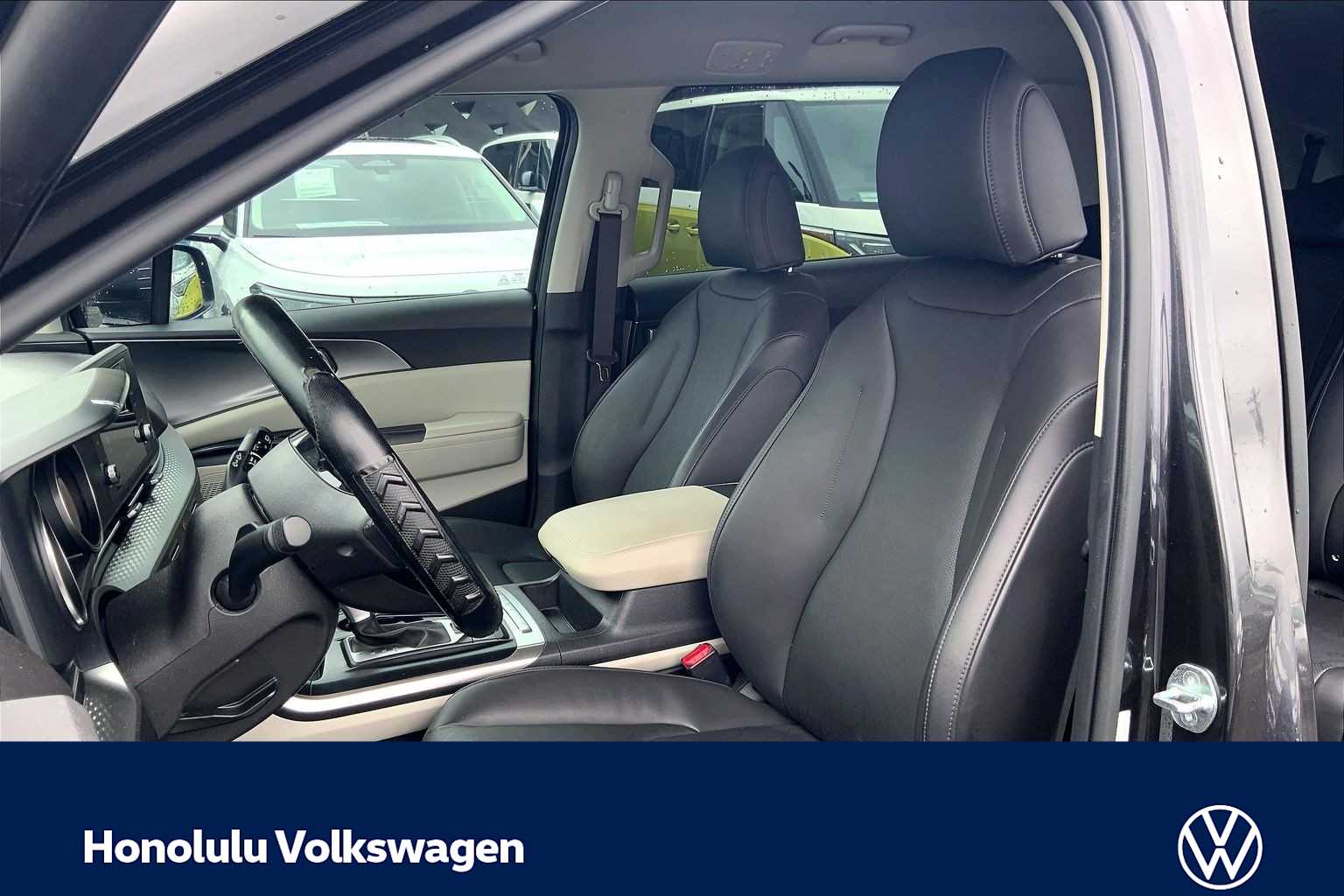 Thumbnail: 2023 Kia Carnival - 11