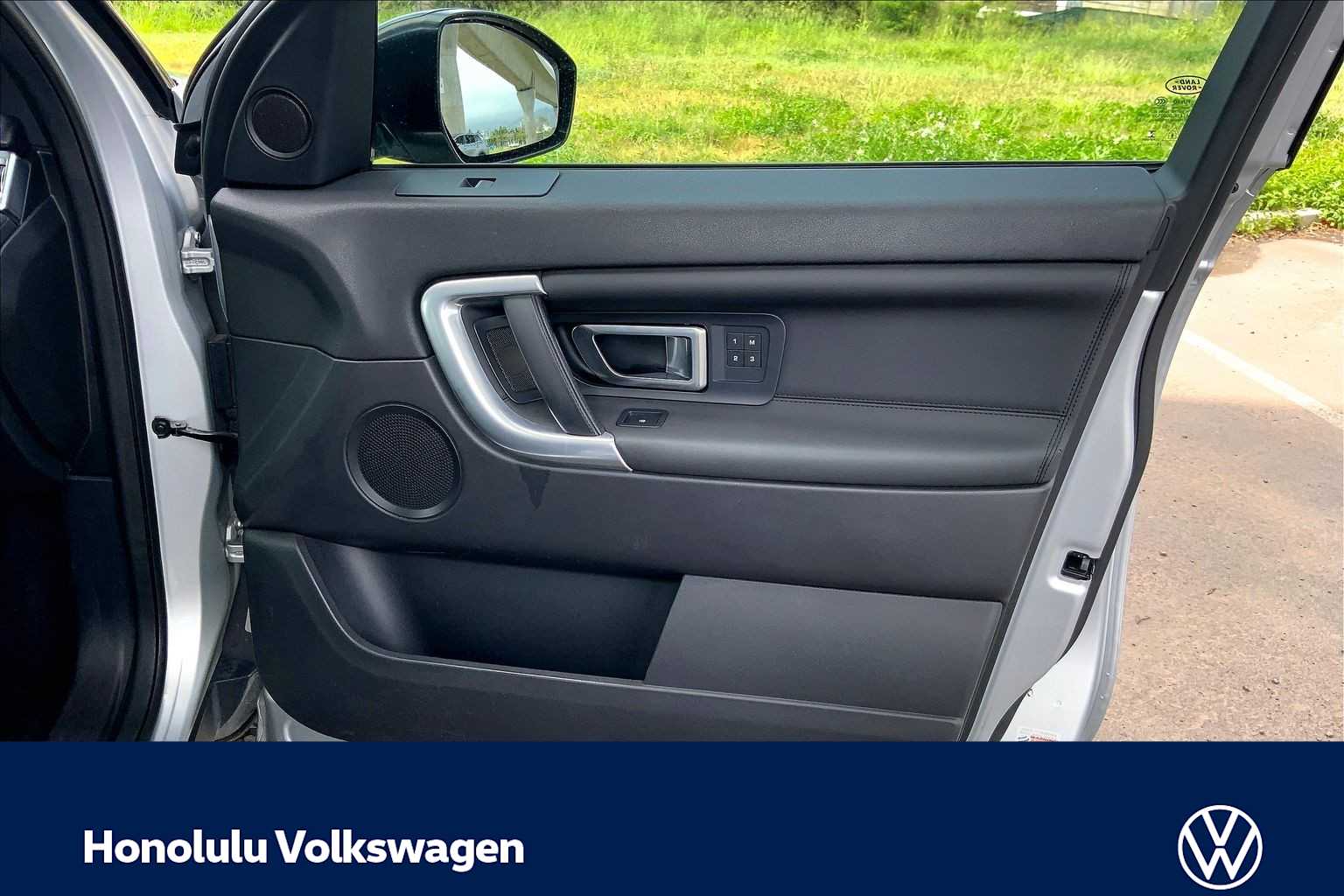 Thumbnail: 2016 Land Rover Discovery Sport - 28