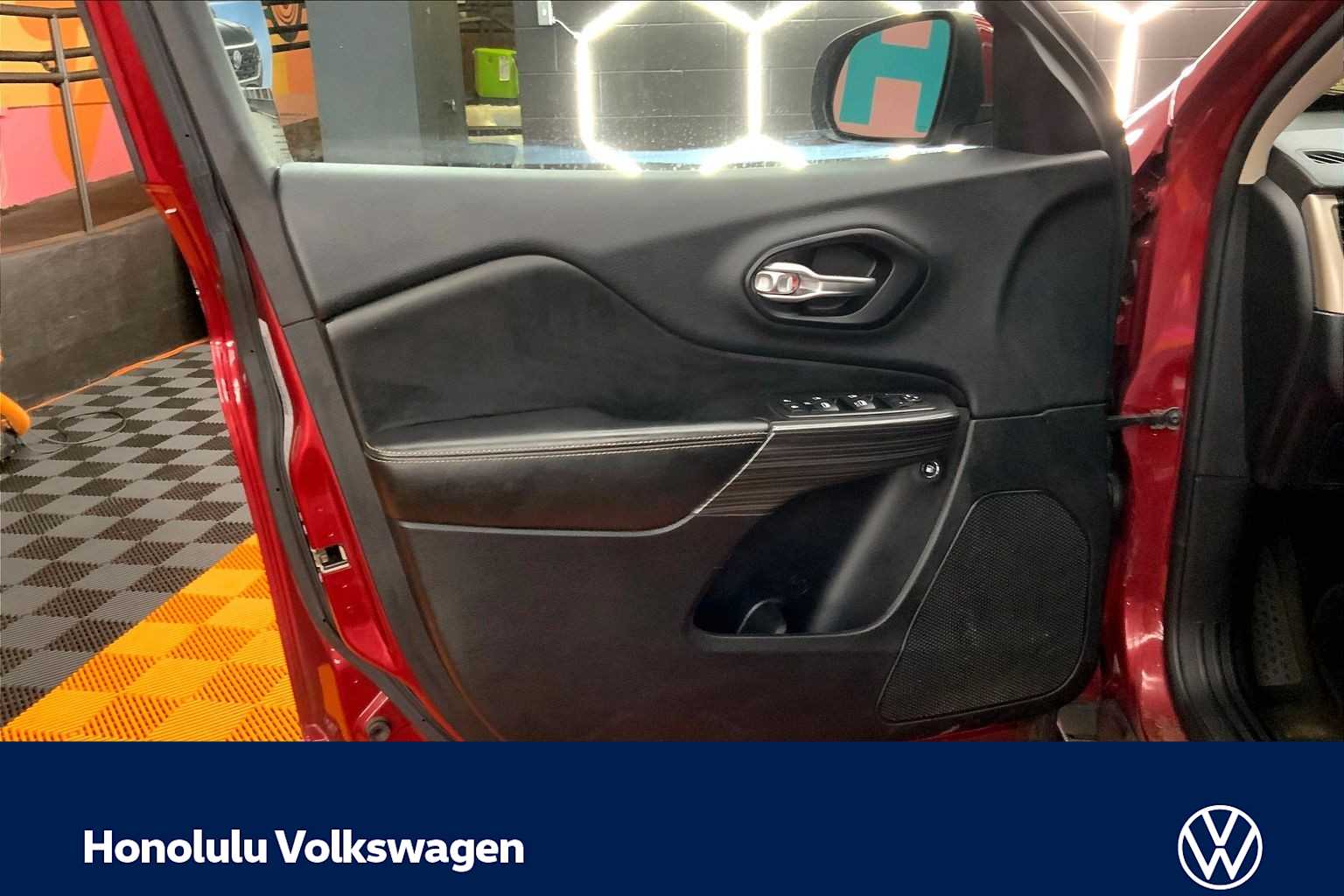 Thumbnail: 2015 Jeep Cherokee - 26