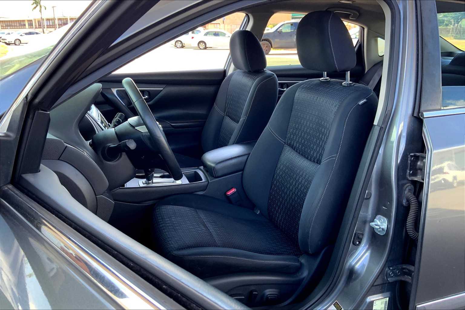 Thumbnail: 2016 Nissan Altima - 10