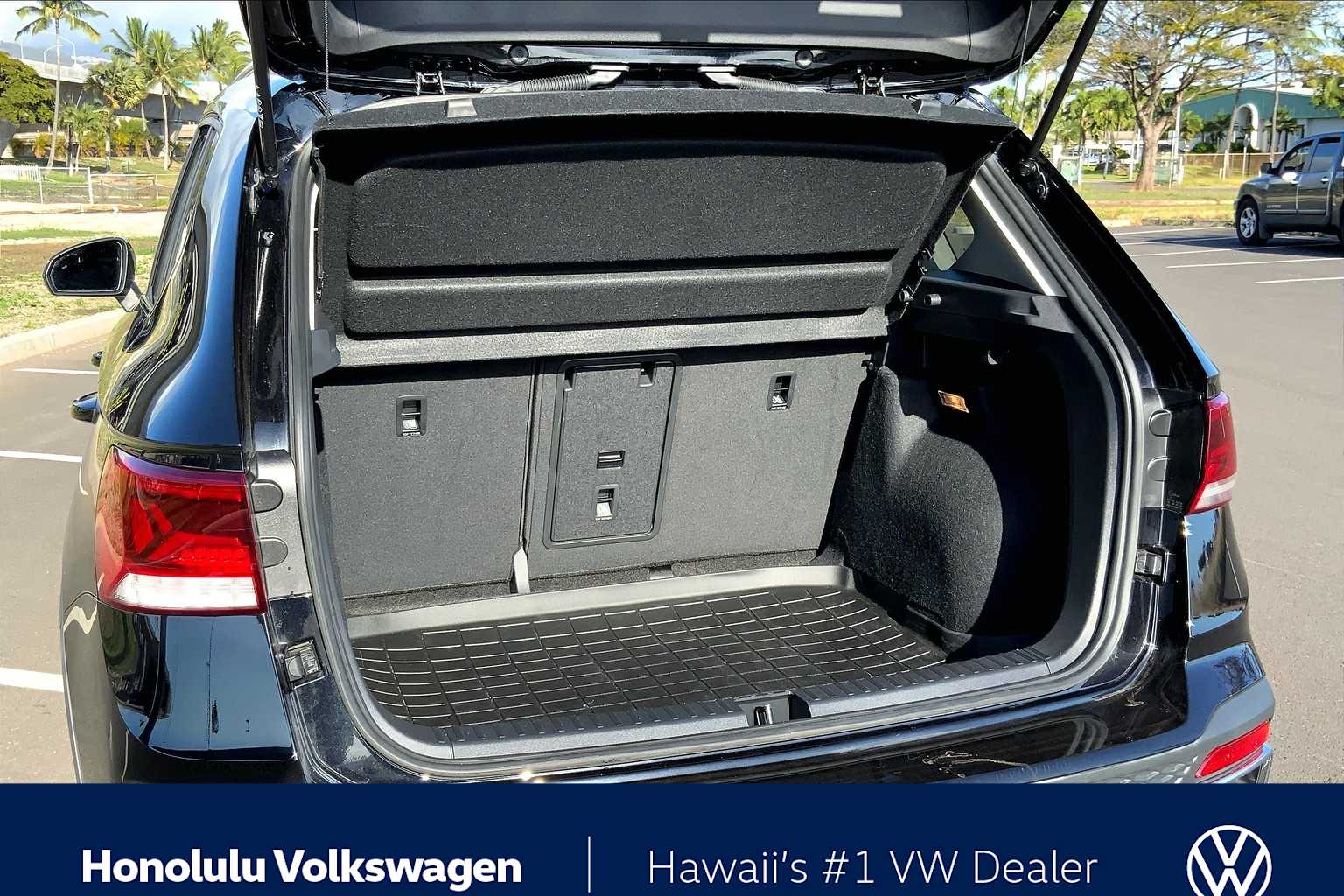 Thumbnail: 2022 Volkswagen Taos - 17