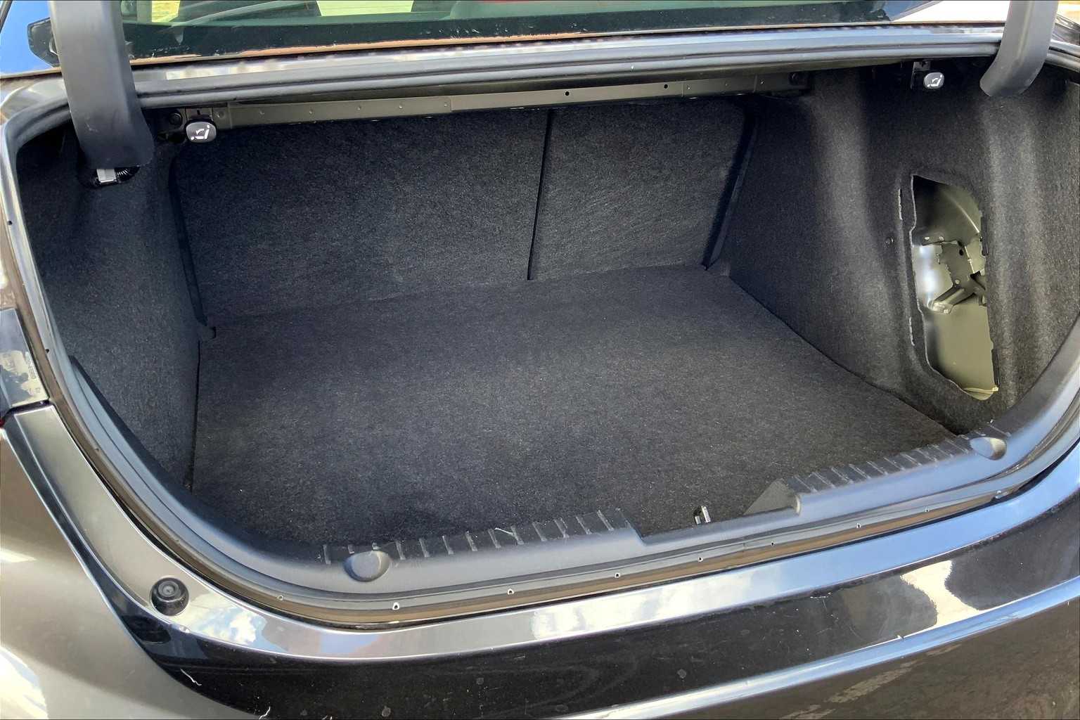 Thumbnail: 2018 Mazda Mazda3 - 17