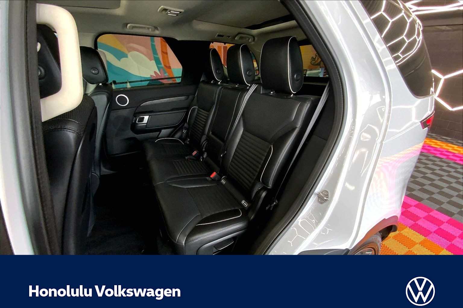 Thumbnail: 2020 Land Rover Discovery - 29