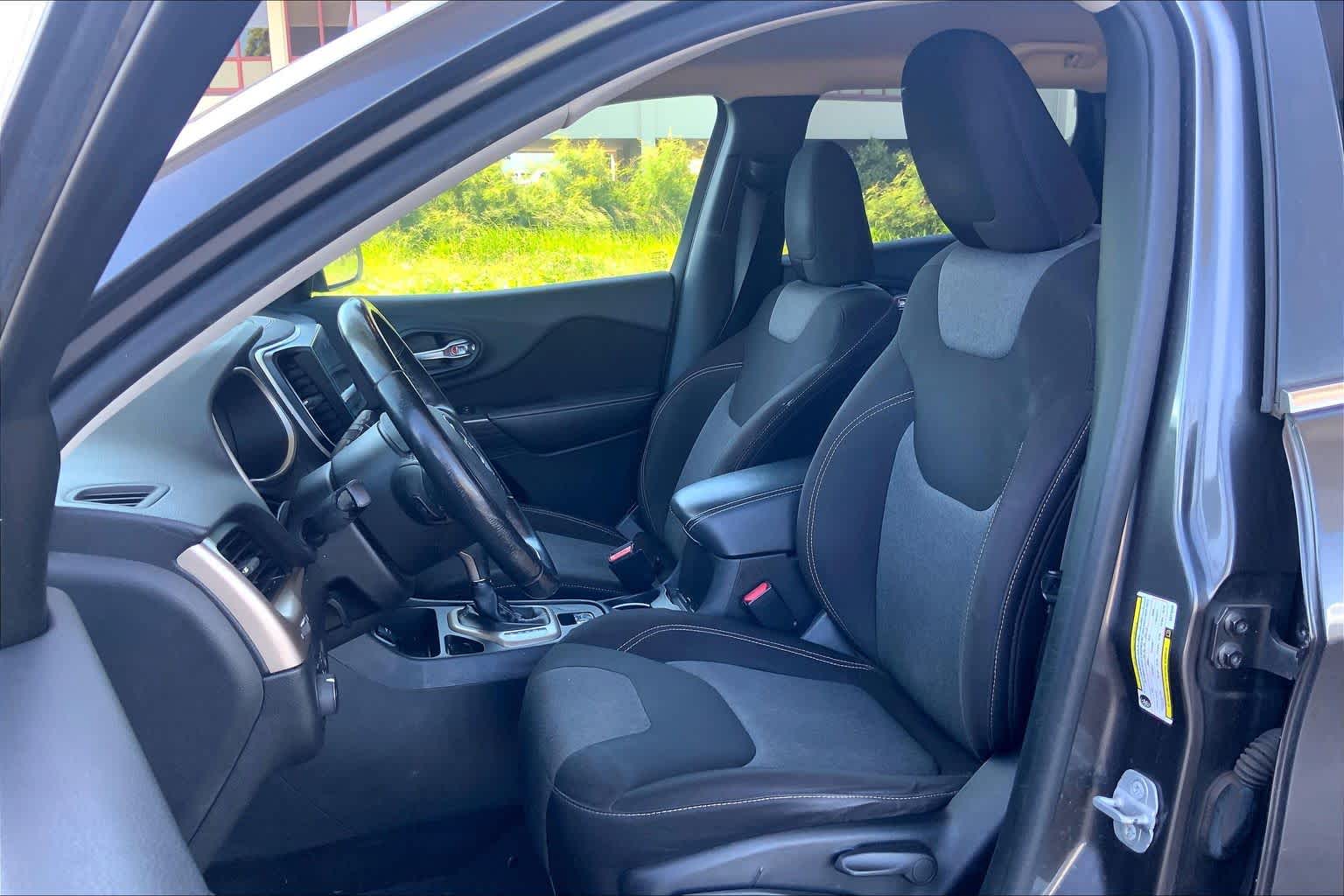 Thumbnail: 2014 Jeep Cherokee - 11