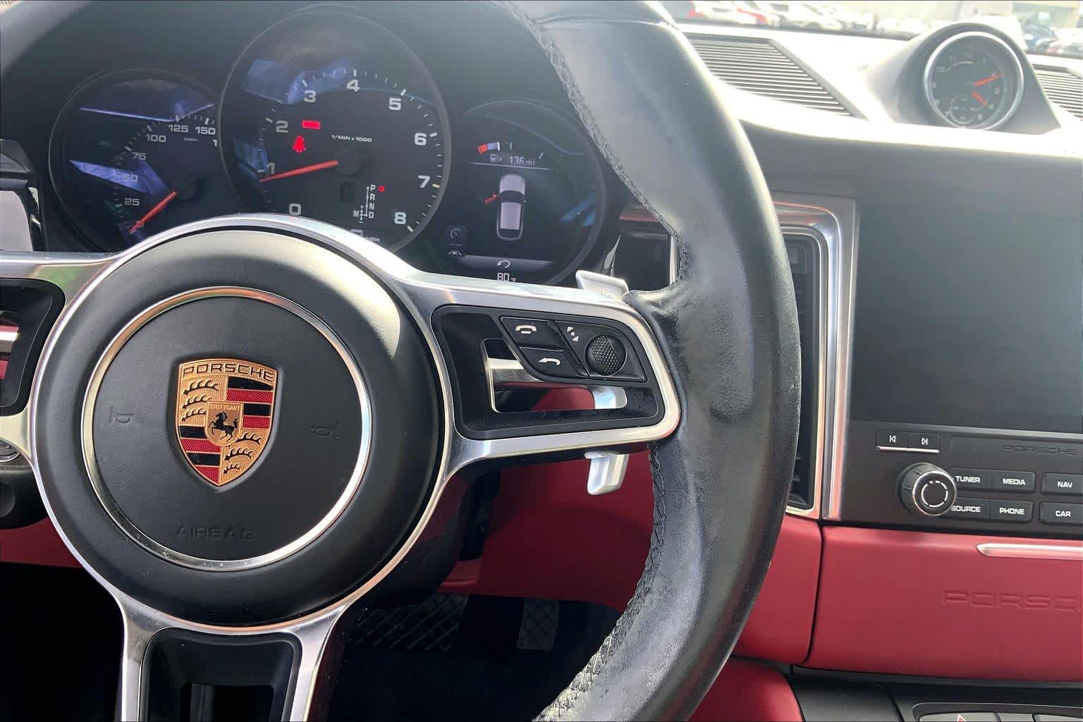 Thumbnail: 2018 Porsche Macan - 25