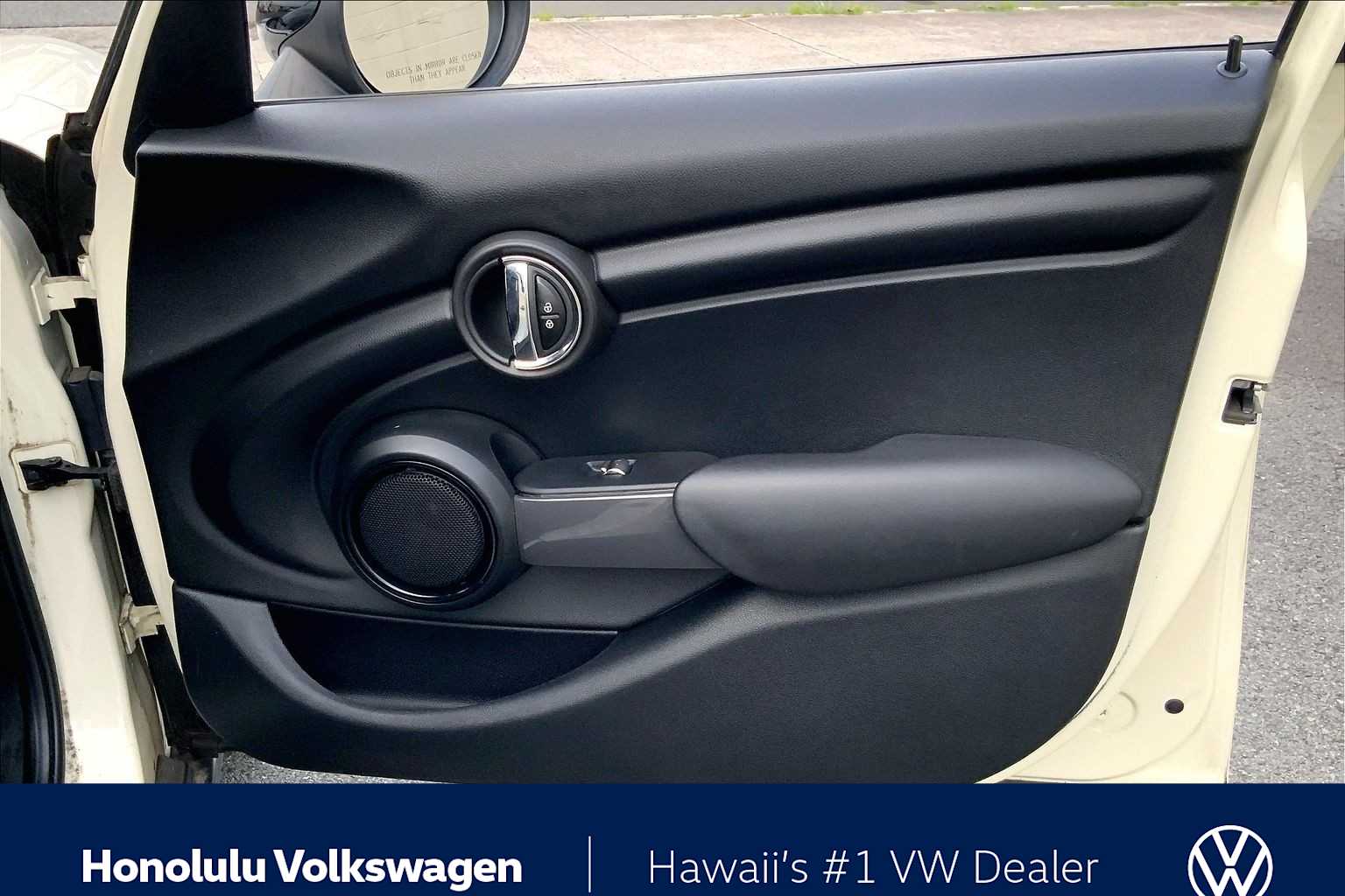 Thumbnail: 2017 MINI Cooper Hardtop - 26