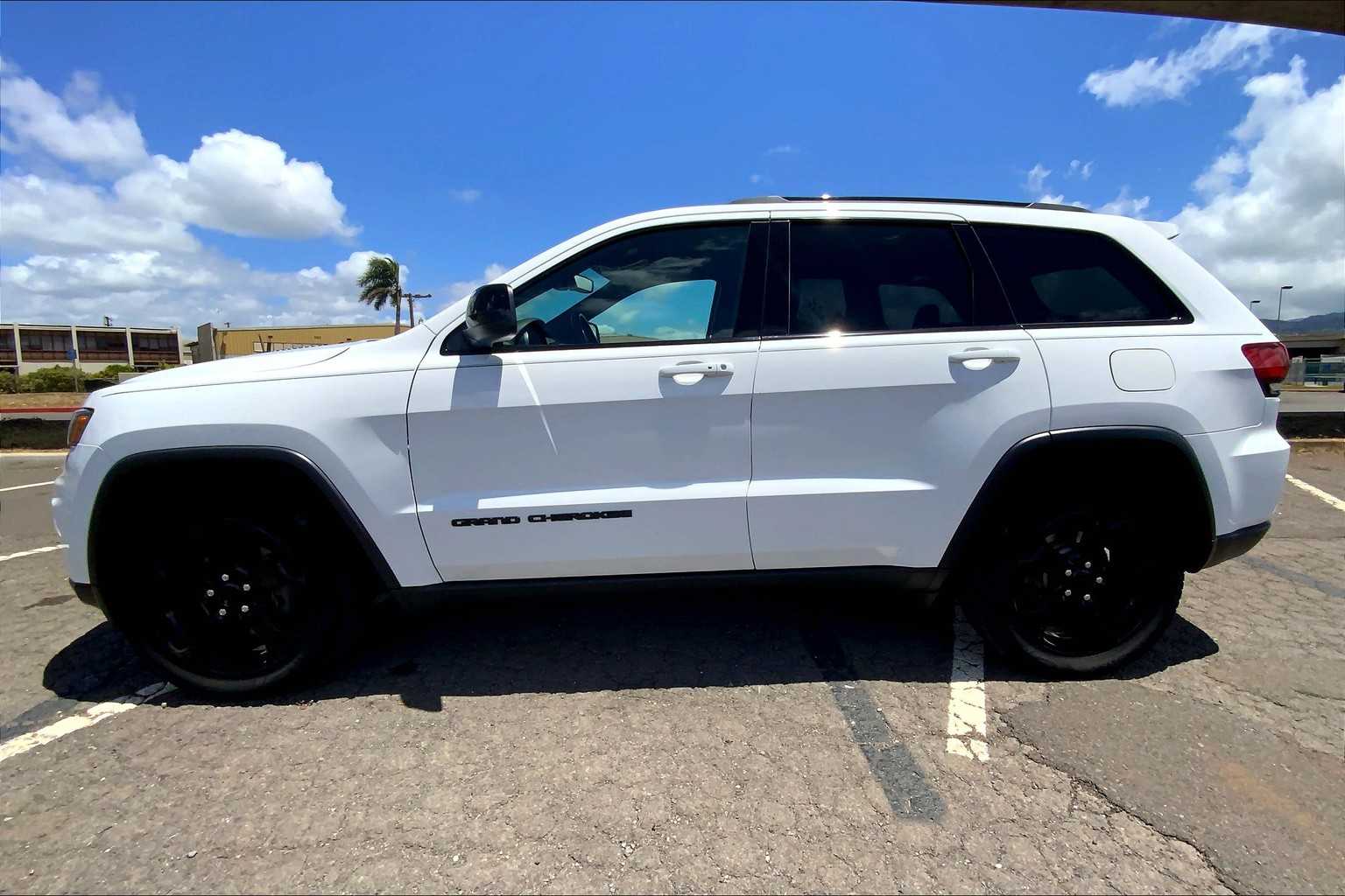 Thumbnail: 2019 Jeep Grand Cherokee - 3