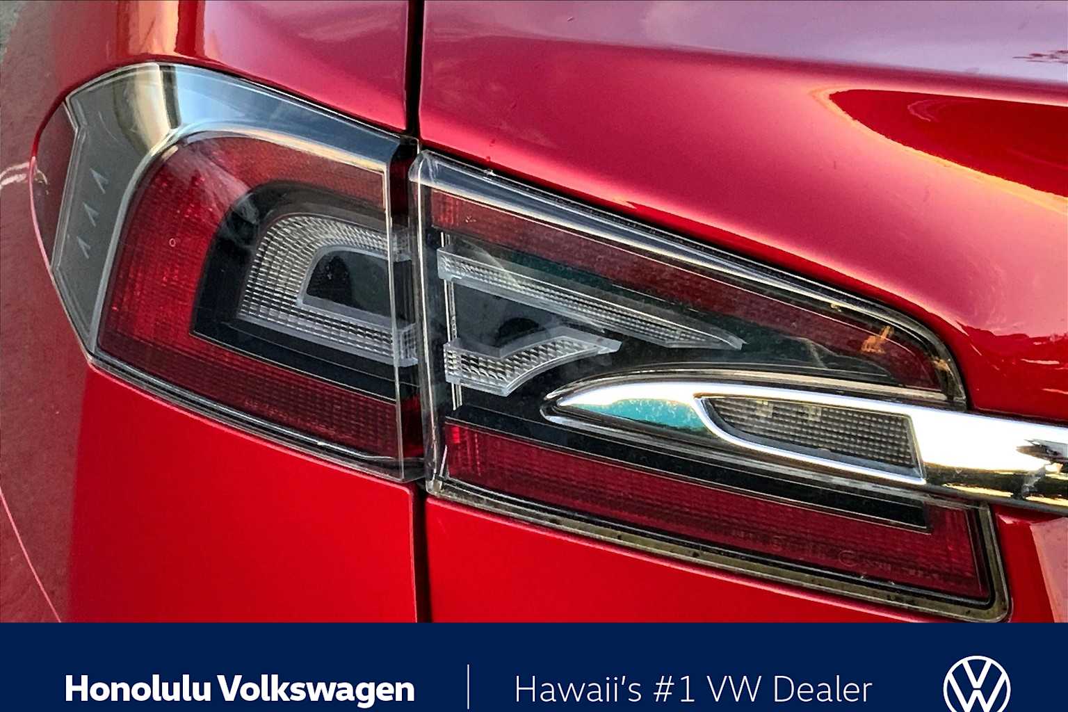 Thumbnail: 2014 Tesla Model S - 31