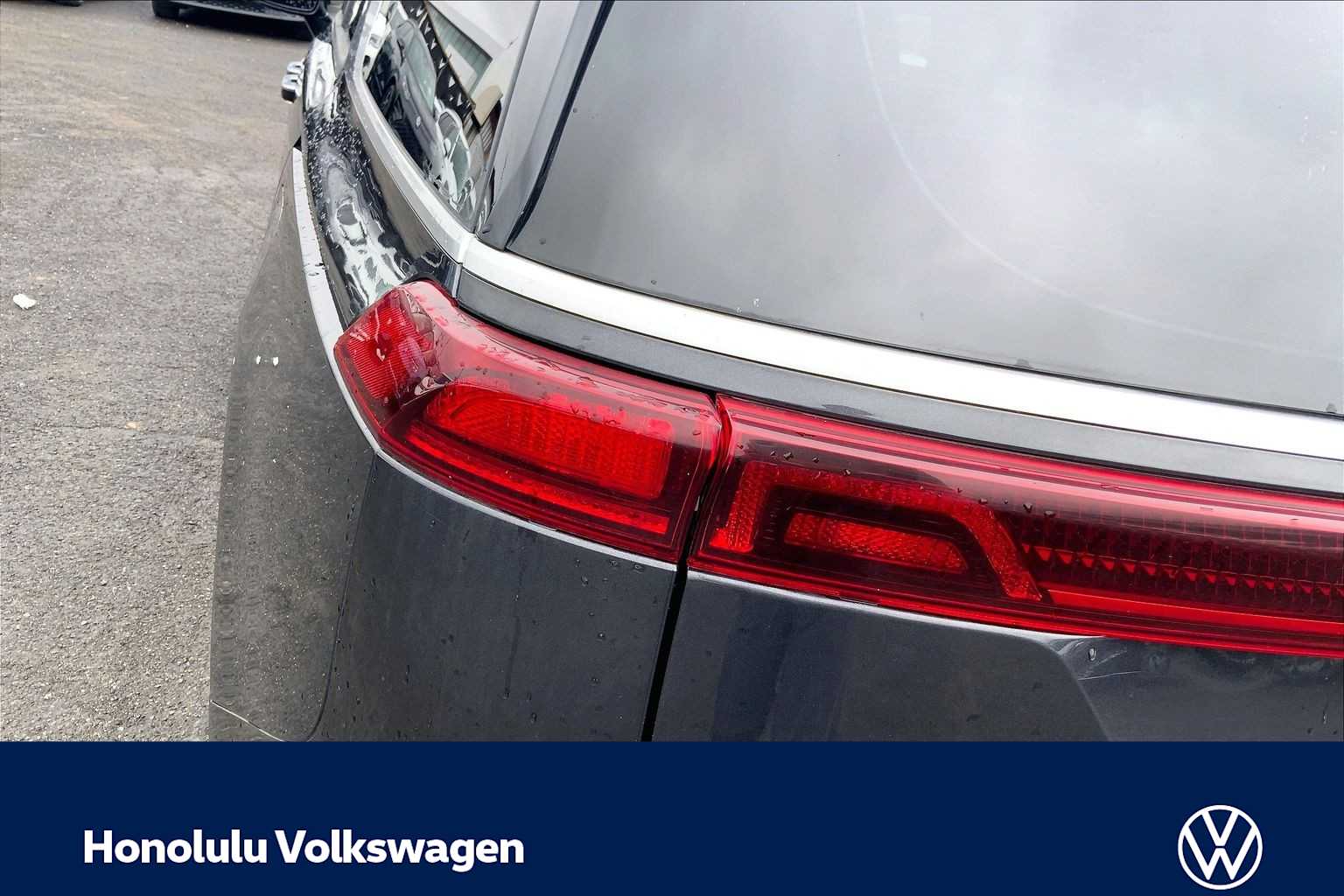 Thumbnail: 2023 Kia Carnival - 32