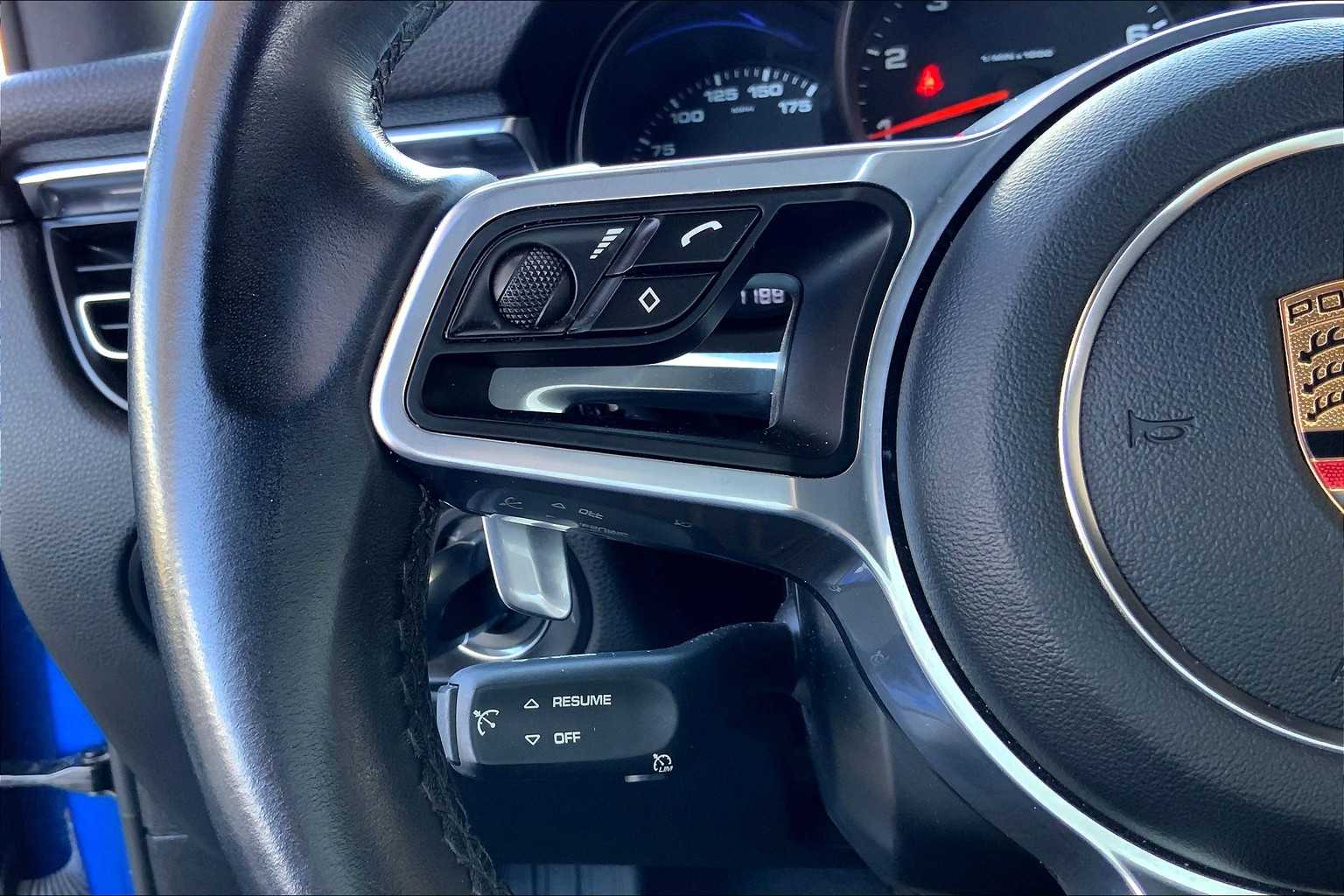 2020 Porsche Macan  23