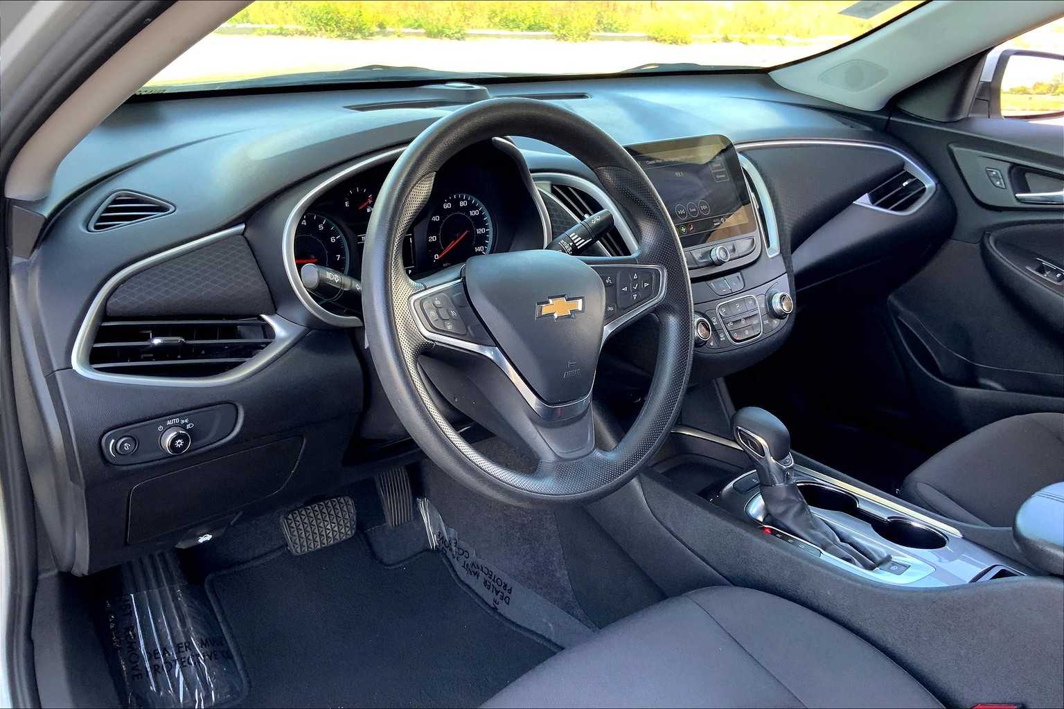 Used 2022 Chevrolet Malibu 1LT with VIN 1G1ZD5ST3NF128181 for sale in Honolulu, HI