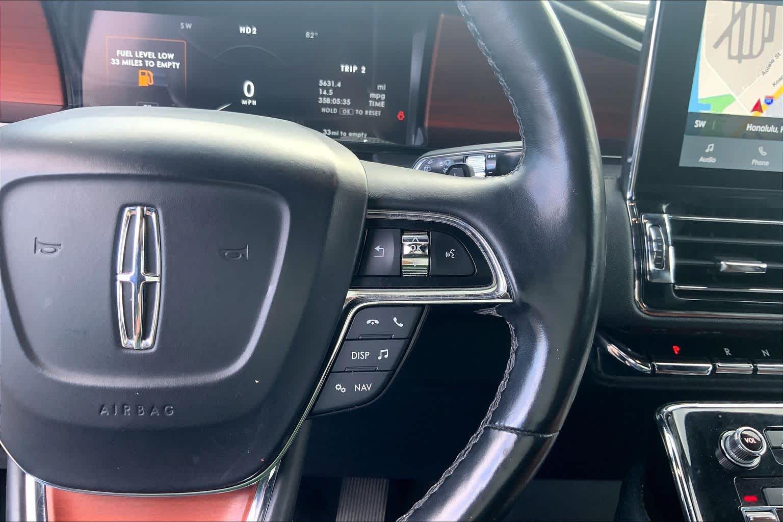 Thumbnail: 2021 Lincoln Navigator L - 25