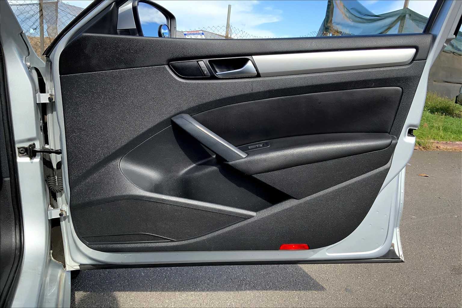 Thumbnail: 2014 Volkswagen Passat - 27