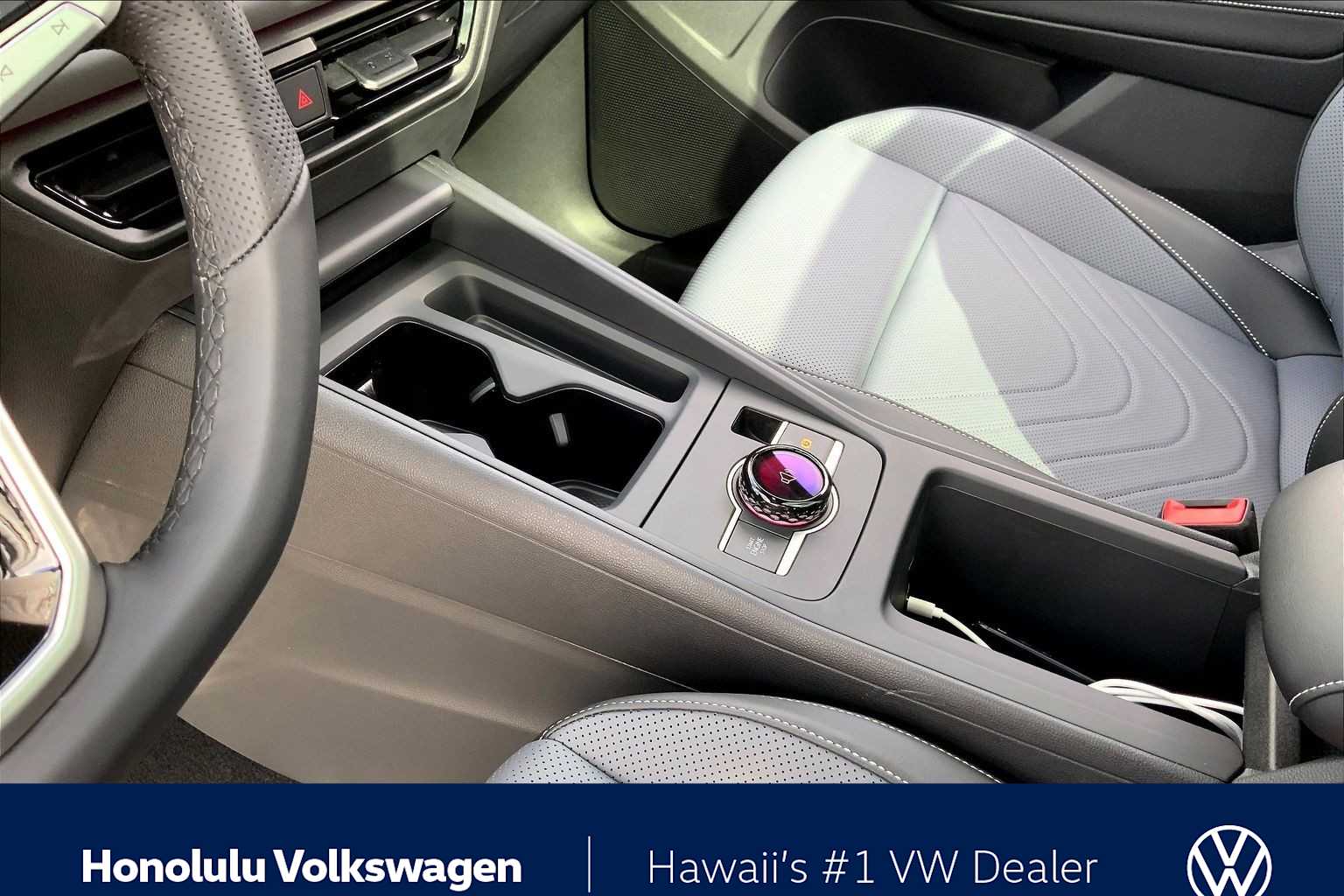 Thumbnail: 2025 Volkswagen Tiguan - 17