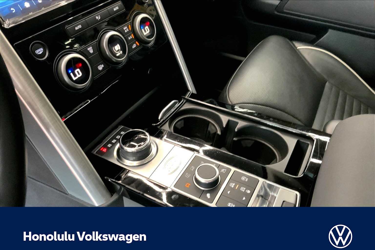 Thumbnail: 2020 Land Rover Discovery - 16