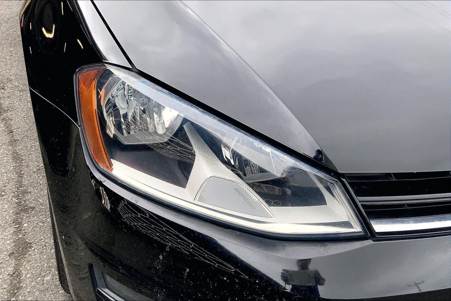 Thumbnail: 2016 Volkswagen Golf - 31