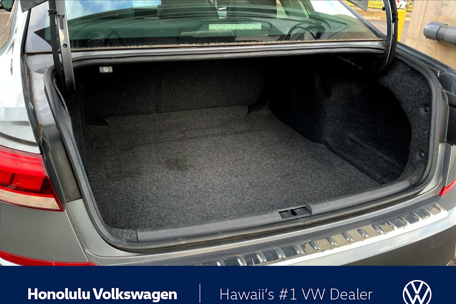 Thumbnail: 2021 Volkswagen Passat - 17