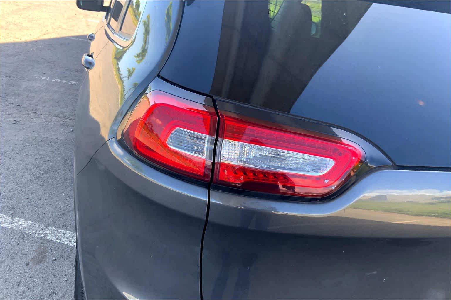 Thumbnail: 2014 Jeep Cherokee - 32