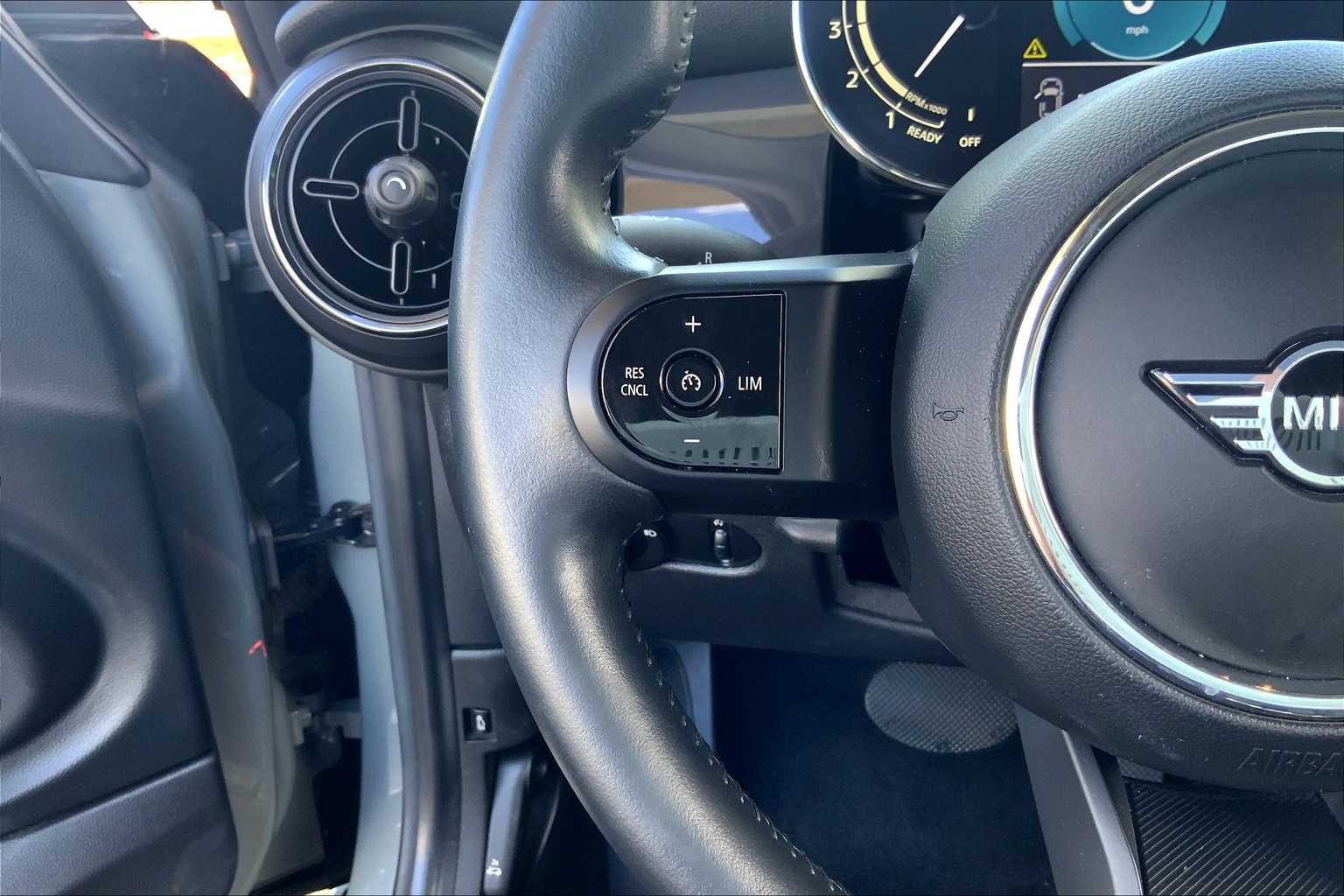 Thumbnail: 2022 MINI Cooper Hardtop - 22