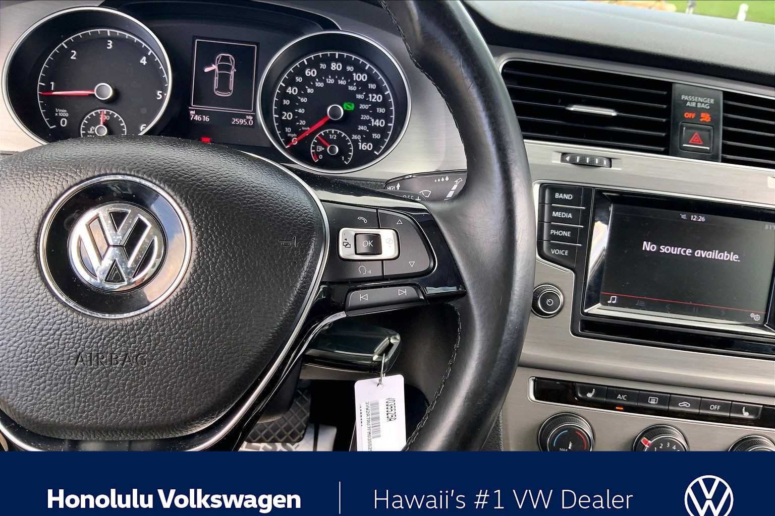 Thumbnail: 2015 Volkswagen Golf - 24