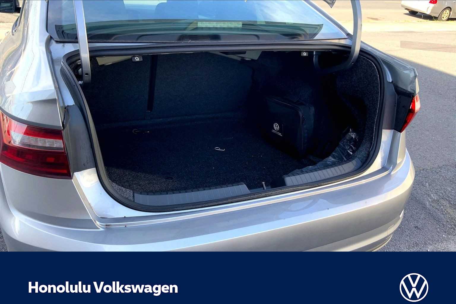 Thumbnail: 2021 Volkswagen Jetta - 17