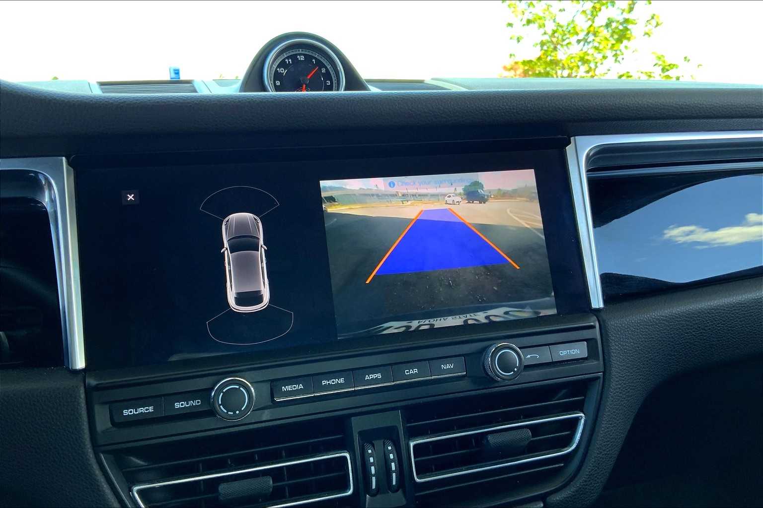 2020 Porsche Macan  25