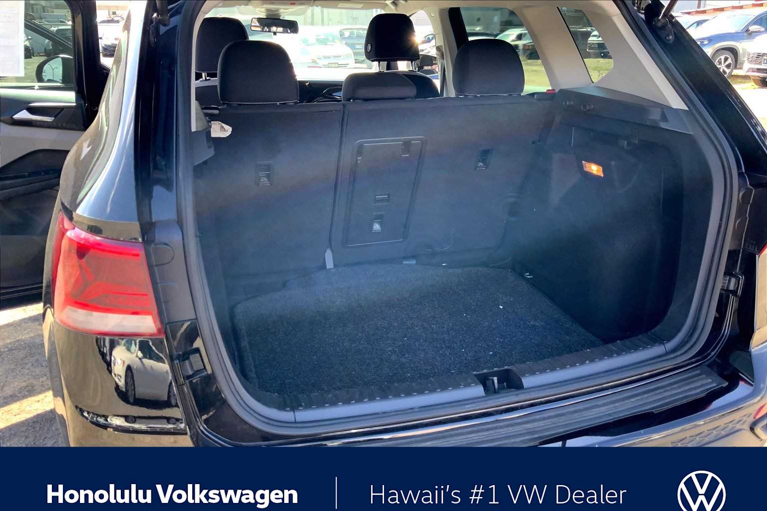 Thumbnail: 2022 Volkswagen Taos - 17