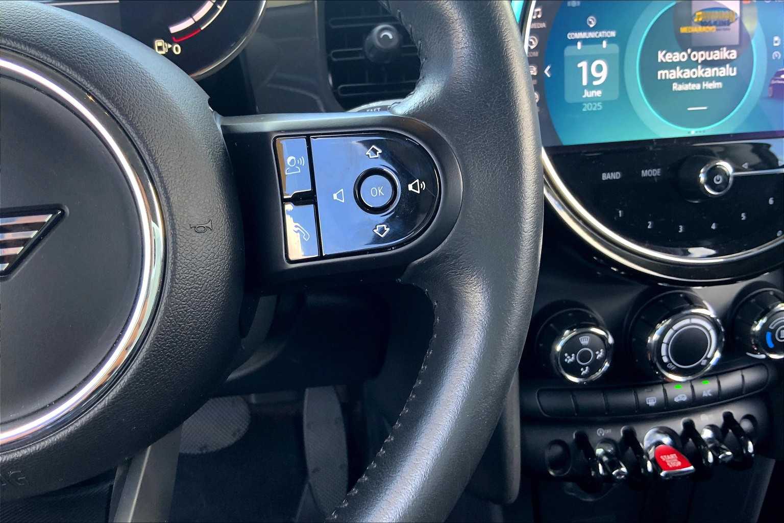 Thumbnail: 2022 MINI Cooper Hardtop - 23
