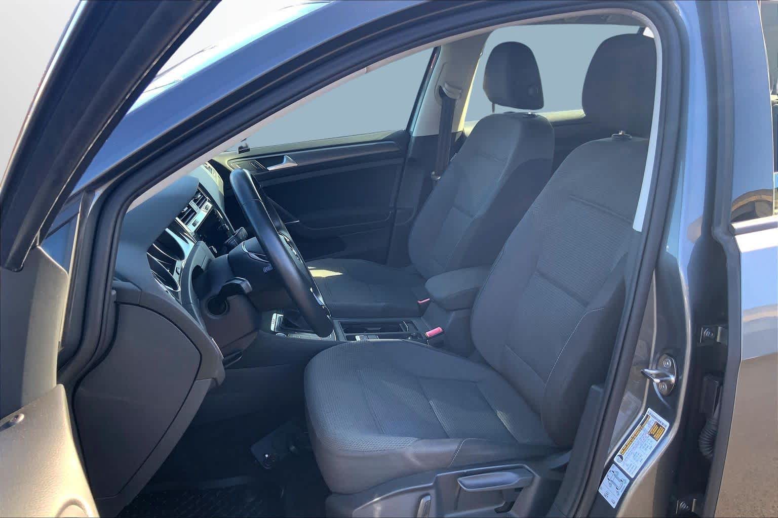 2019 Volkswagen e-Golf e-Golf SE - Photo 10